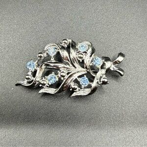 Vintage Coro Brooch in Silver Tone with six aqua coloured rhinestones leaf